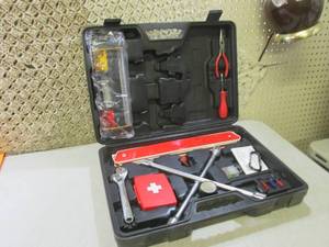 Auto Emergency Tool Kit  F-3...