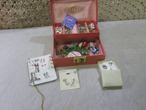 Jewelry Box Full of Assorted Jewelr...