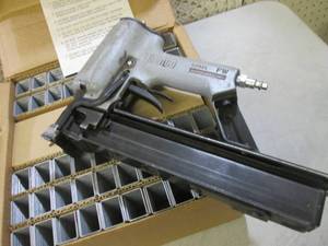 Senco Stapler and Case of 10,000 St...