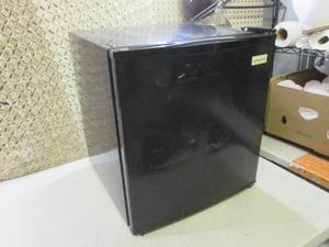 Magic Chef Mini Fridge  RMT...
