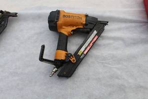 lot 17 image: Bostitch Positive Placement Pneumatic Nailer MCN150