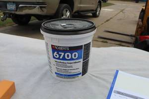 lot 25 image: Roberts IndoorOutdoor Carpet Adhesive 6700 1-Gallon Pail