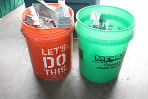 lot 39 image: Lot of (2 Buckets) USP Connectors Simpson Strong-Tie Metal Brackets ITS2.06.11.88, Metal Brackets Triple Zinc G-185 MN031115B