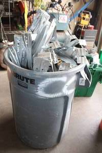 lot 38 image: Lot of (1 Bucket) Simpson Strong-Tie Metal Brackets ITS2.06.11.88