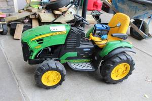lot 60 image: John Deere Ground Force Battery-Operated Childrens Rider Lawn Mower 2-Speed Plus Reverse