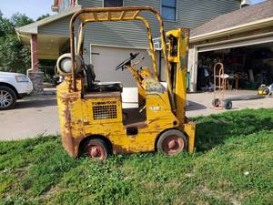 lot 0 image: Towmotor 422SG LP Forklift