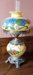 lot 720 image: Vintage Hand Painted Parlor Lamp