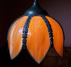 lot 730 image: Tulip Stain Glass Hanging Lamp