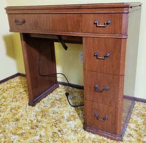 lot 904 image: White Rotary Sewing Station