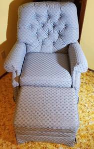 lot 903 image: La-Z-Boy Rocker and Ottoman