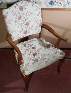 lot 606 image: Traditional French Cottage Rose Armchair