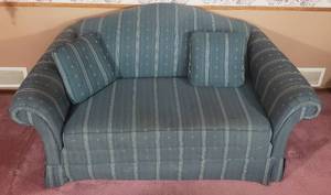lot 706 image: Traditional La-Z-Boy Love Seat