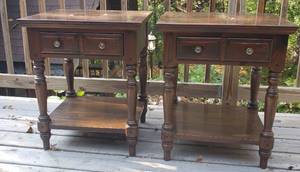 lot 413 image: Set of Kling Colonial Bed Side Tables Nightstands