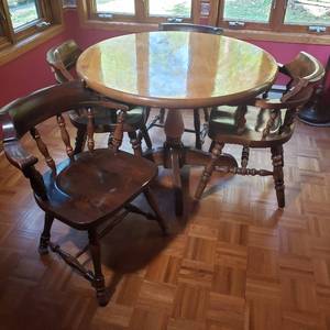 lot 714 image: Colonial Style Chairs and Maple Table