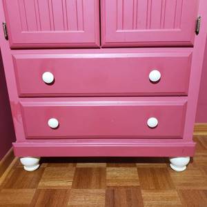 lot 713 image: Charming Raspberry Red Pantry
