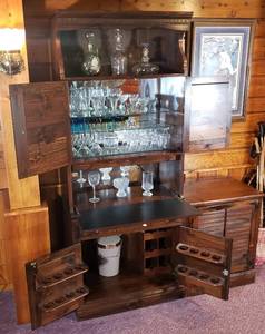 lot 513 image: Ethan Allen Three Piece Bar Fully Stocked with Refrigerator