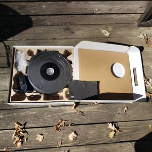 lot 1114 image: IRobot Roomba 635