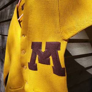 lot 1402 image: Vintage University of MN Cardigan