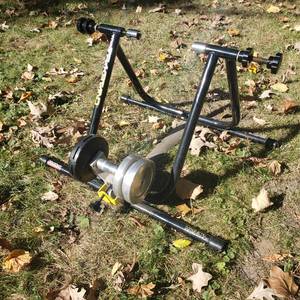 lot 2304 image: Road Bike Track Stand