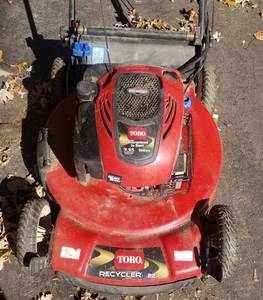 lot 2701 image: Toro Recycler 22 inch Lawn Mower