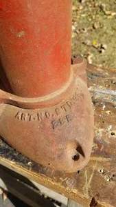 lot 2101 image: Antique Iron Well Pump  2 BE
