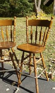 lot 801 image: Pair of Oak Swivel Bar Stools