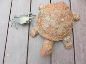 Brass crab ashtray and metal nodder...