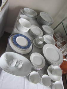Noritake and mixed dinnerware piece...