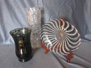 Swirl pattern bowl, vase, 15 press...