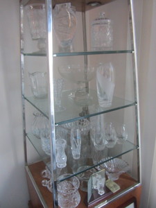 Glass & vases, pedestal with Greek ...