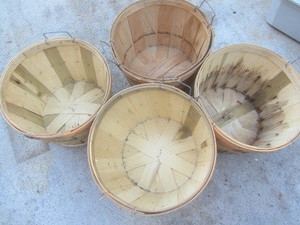 Baskets - 12bu, qty 4 - one has cr...
