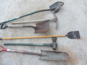 Tiling spade, square nose hovel, ch...