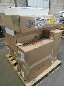lot 303 image: WHOLESALE MIXED PALLET OF MISCELLANEOUS BASINS, VANITY TOP, MEDICINE CABINETS AND MORE