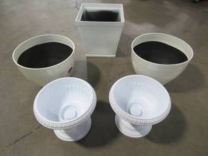 lot 322 image: (5) MISCELLANOUS RESIN PLANTERS