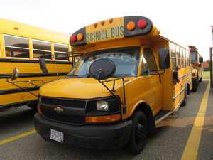 lot 734 image: 2005 MID SCHOOL BUS