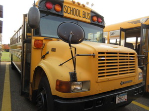 lot 685 image: 2003 INTERNATIONAL SCHOOL BUS