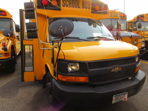 lot 622 image: 2006 THOMAS BUS