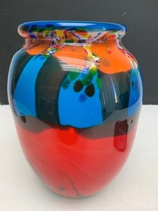 lot 11 image: Large Heavy Hand Blown Art Glass Vase