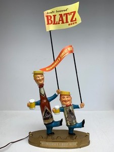 lot 1 image: Large Vintage BLATZ Lighted Beer Display - Milwaukees Finest Beer
