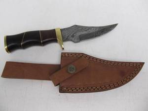 lot 14 image: Excellent Quality Damascus Steel Fixed Blade Knife wSheath