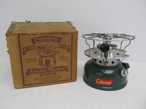 lot 16 image: Vintage COLEMAN Model 500A Speed-Master Camp Stove