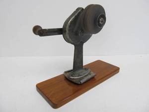 lot 86 image: Vintage Bench Top SPEEDO SHARPENER Knife Sharpener