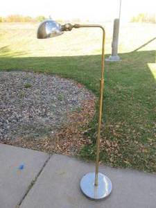 lot 94 image: Vintage Brass Adjustable Height Reading Floor Lamp