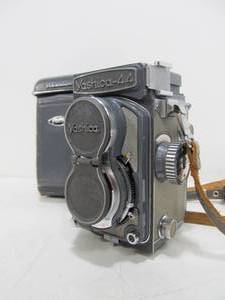lot 105 image: Vintage YASHICA 44 Film Camera wCase