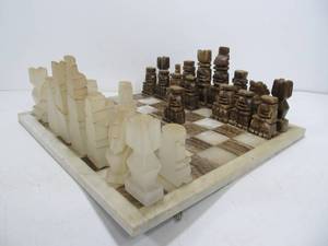 lot 145 image: LARGE Vintage Carved Onyx Chess Set