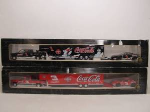 lot 197 image: 2 Large Limited Edition Brookfield Collectors Guild Diecast Truck & Show Trailers