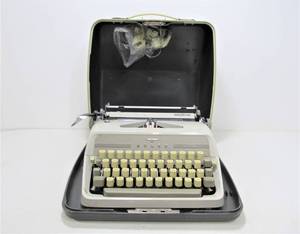 lot 198 image: Working Vintage ADLER Model J3 Typewriter