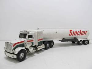 lot 234 image: Large Diecast Metal Ertl SINCLAIR Tanker Truck