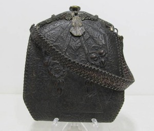 lot 244 image: Beautiful Antique Art Nouveau Tooled Leather Purse