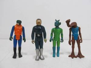 lot 258 image: Complete Set of 4 Vintage 1970s Star Wars Figures from Sears Exclusive Cantina Playset - Including Rare BLUE SNAGGLETOOTH